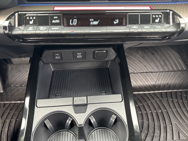 2024 Toyota Prius XLE photo 28