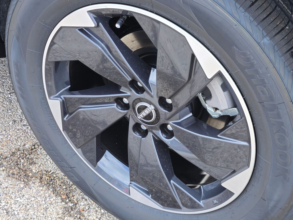 2026 Nissan Rogue SV photo 10
