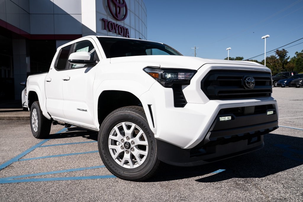2025 Toyota Tacoma SR5's photo