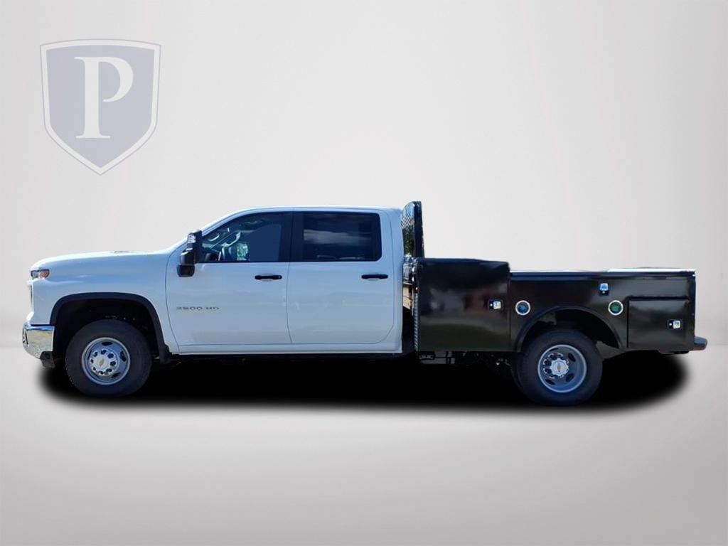 2025 Chevrolet Silverado 3500HD Work Truck photo 2