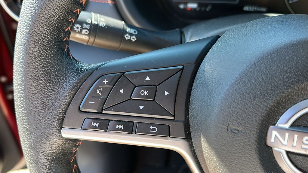 2022 Nissan Kicks SR photo 12