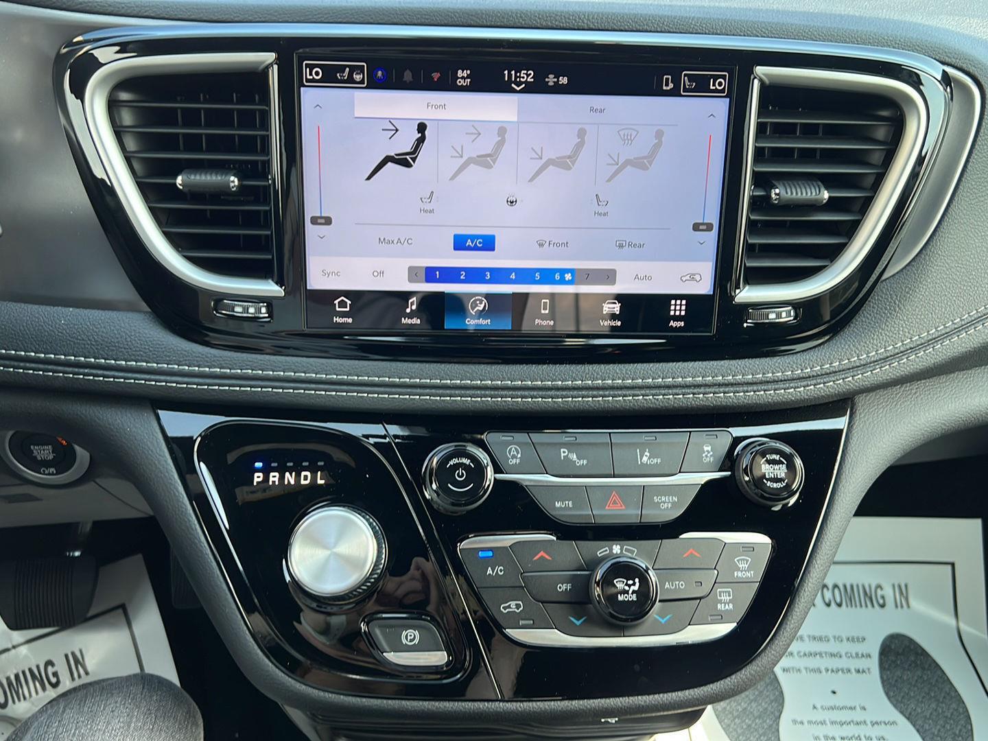 2026 Chrysler Pacifica photo 16