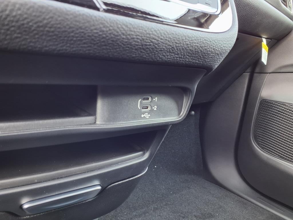 2026 Chrysler Pacifica photo 18