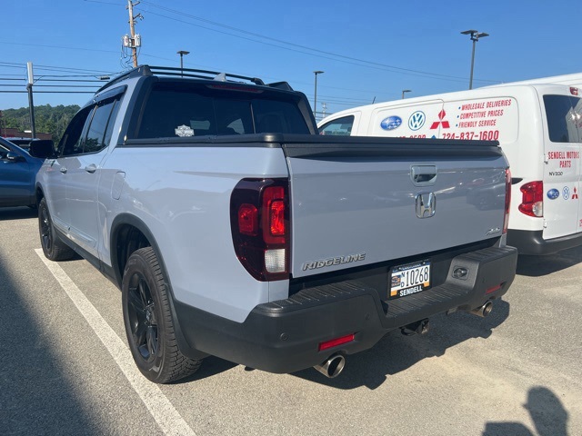 2023 Honda Ridgeline Black Edition photo 4