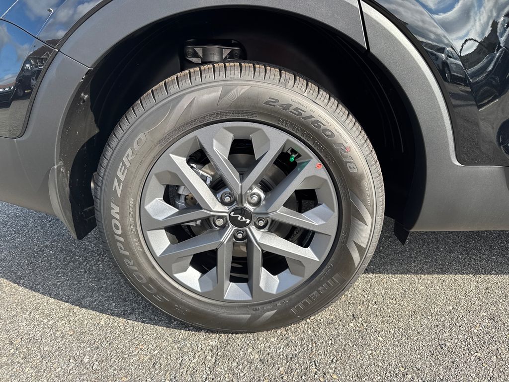 2025 Kia Telluride LX photo 16
