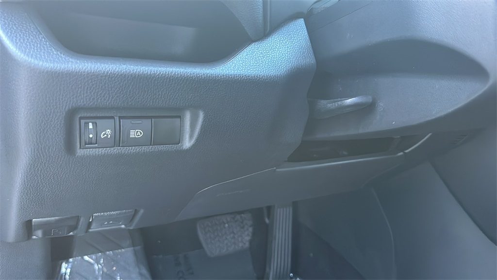 2023 Toyota RAV4 XLE photo 14