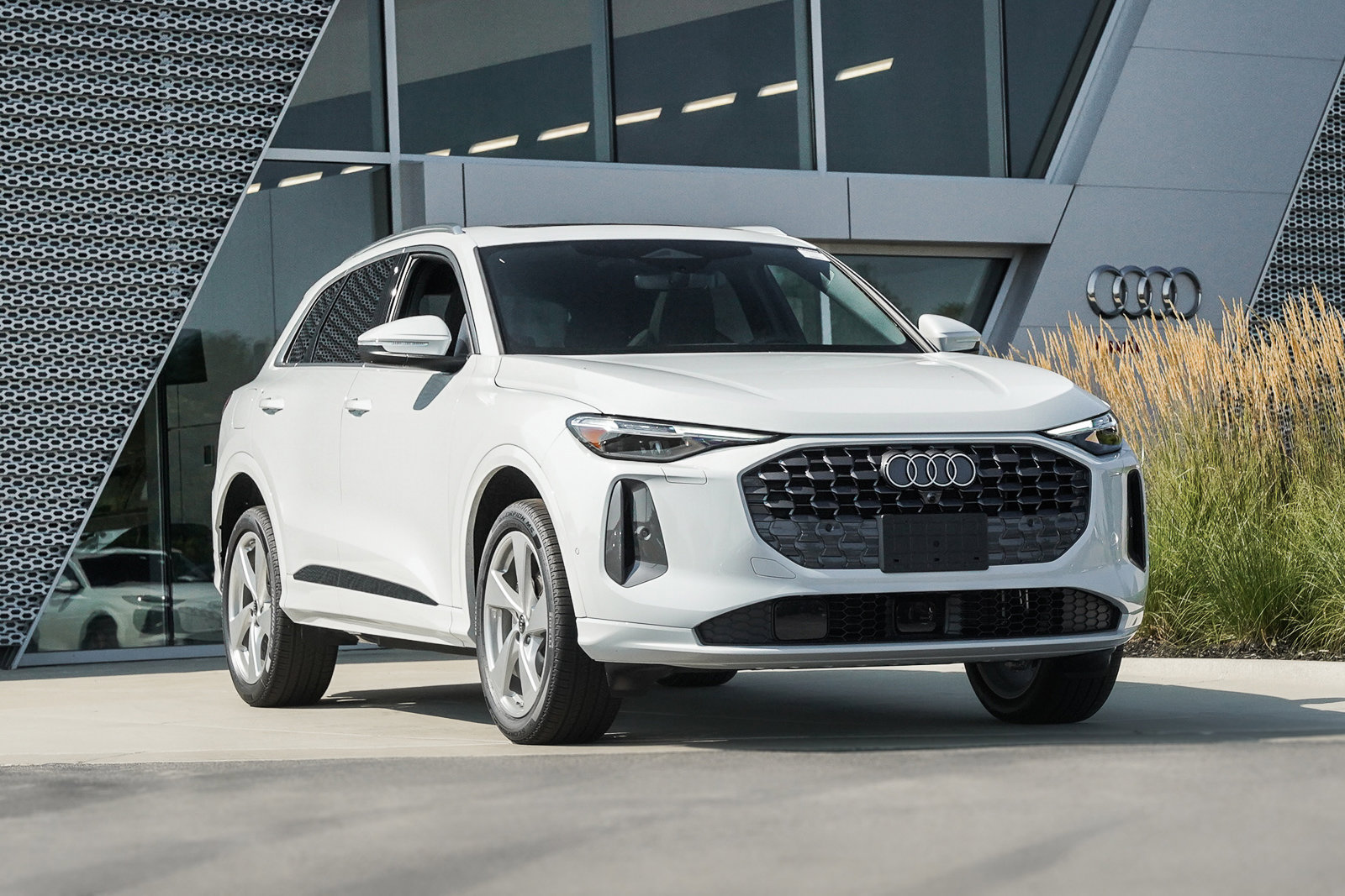 2025 Audi New Q5 Premium Plus's photo