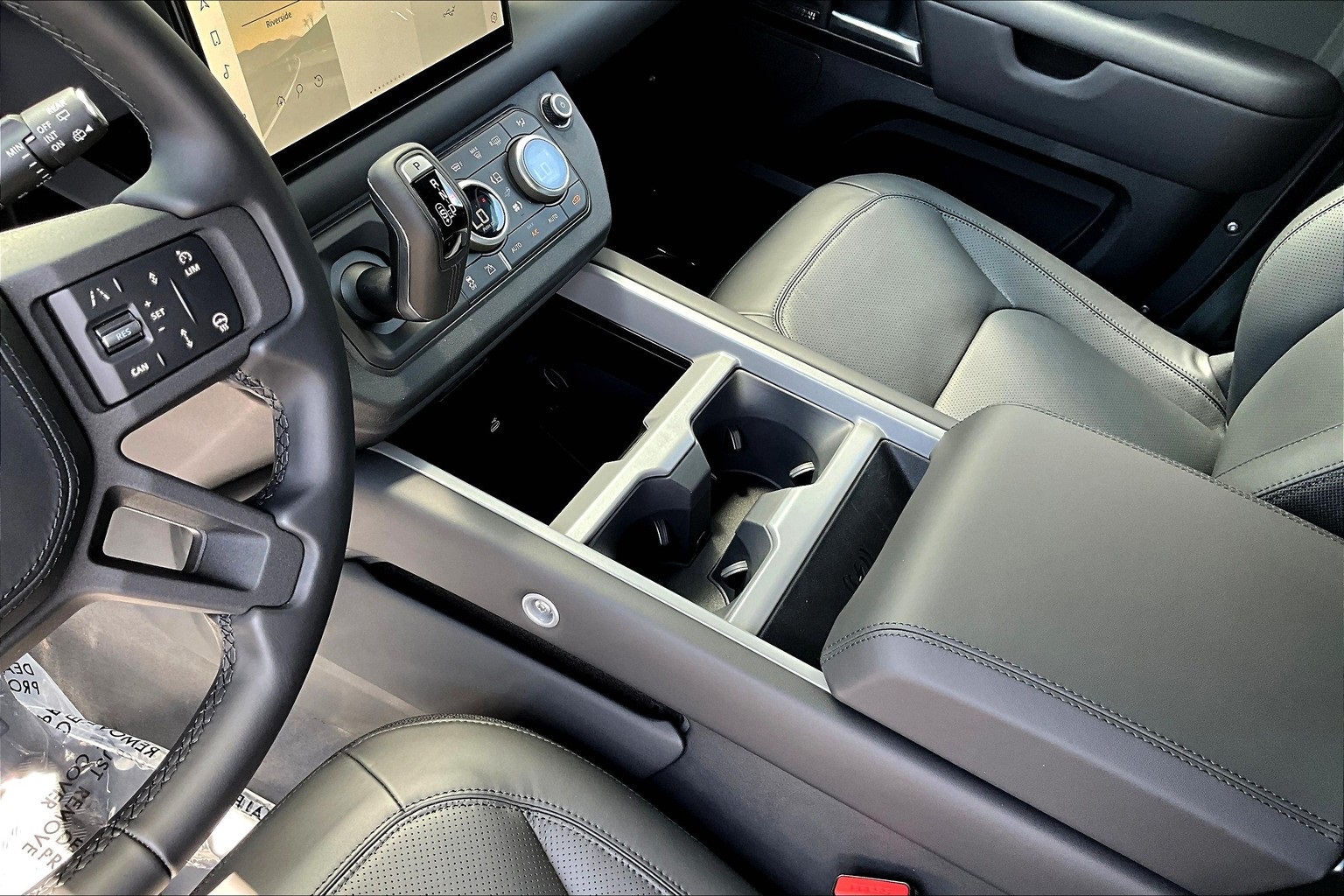 2025 Land Rover Defender 110 X photo 8