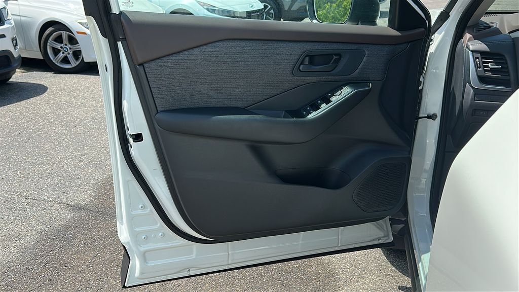 2023 Nissan Rogue S photo 9