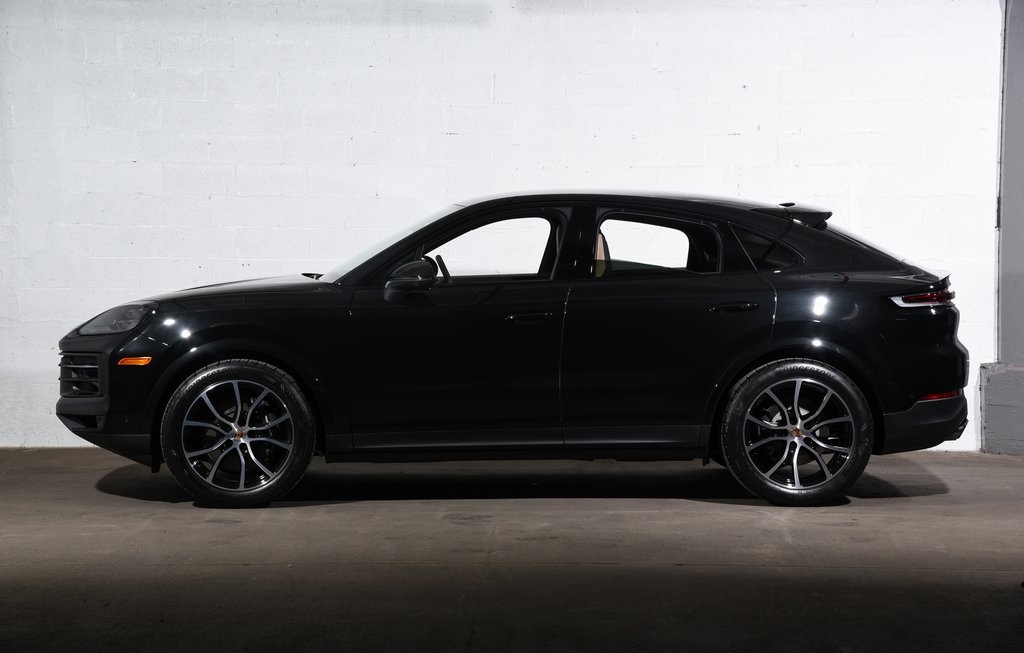 2025 Porsche Cayenne photo 2