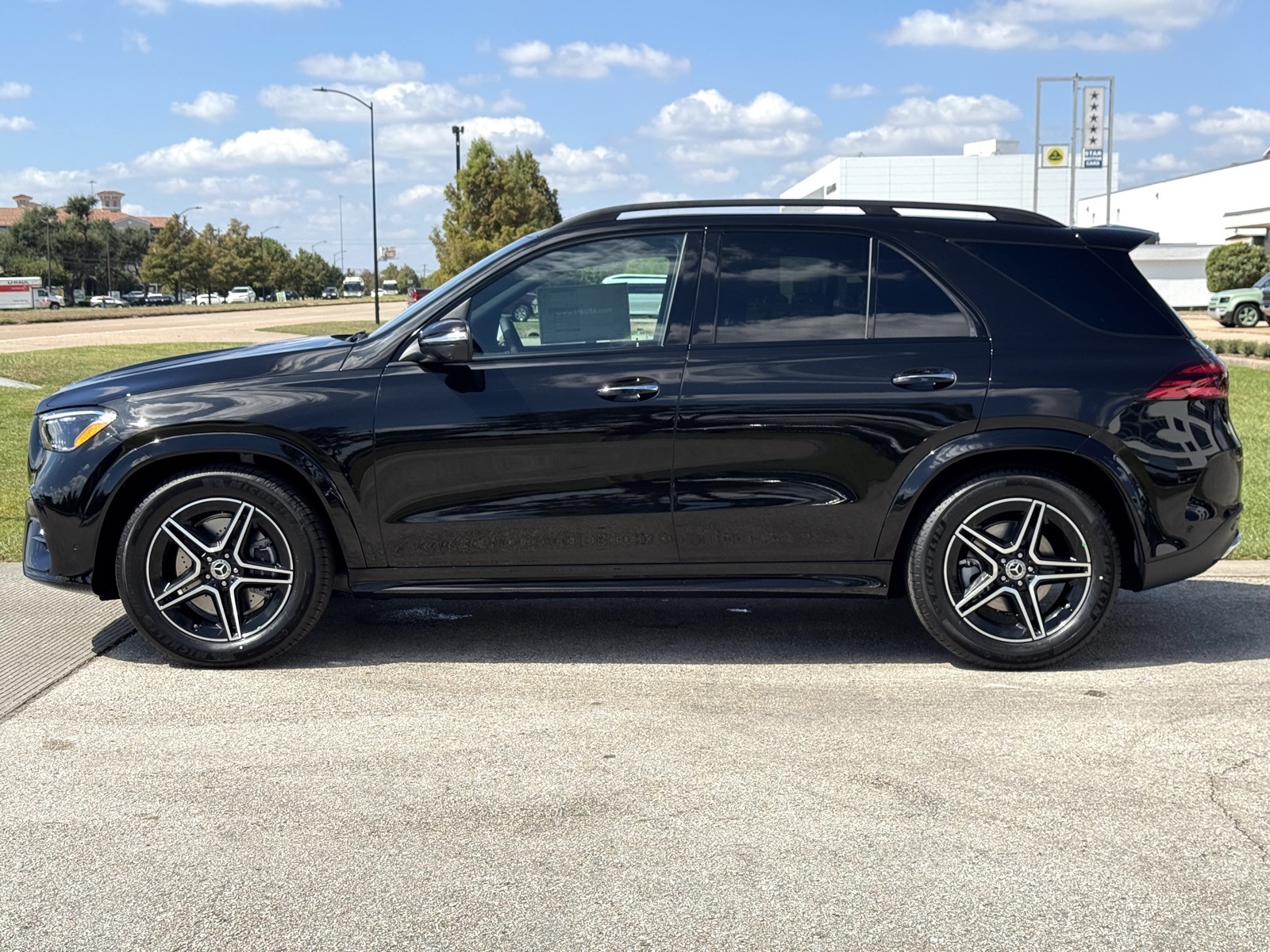 2026 Mercedes Benz GLE 580 4MATIC photo 4