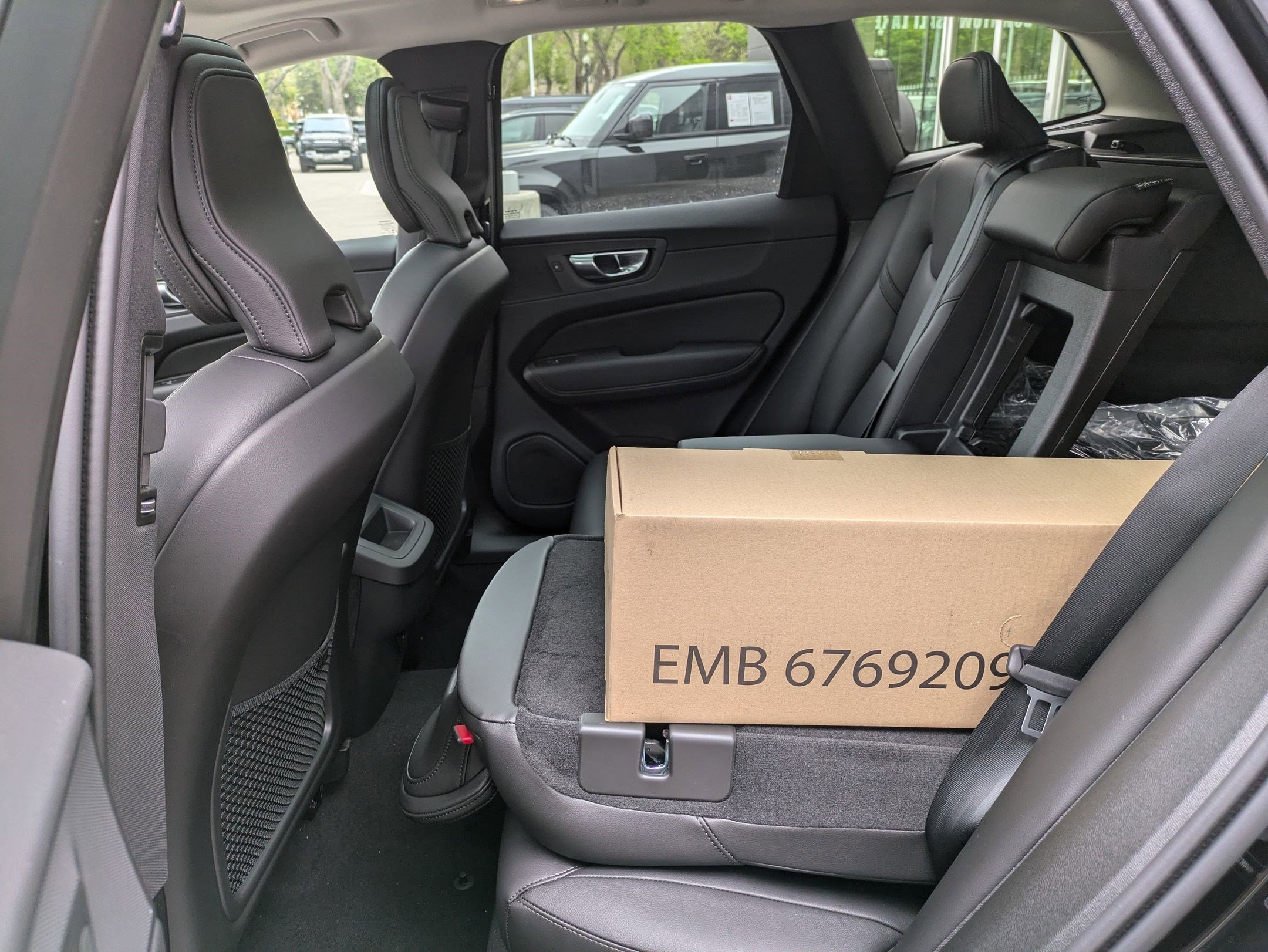 2025 Volvo XC60 Core photo 4