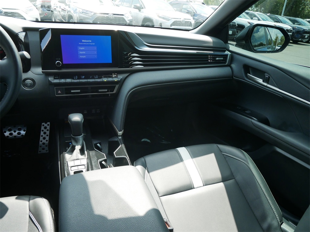2025 Toyota Camry SE photo 13