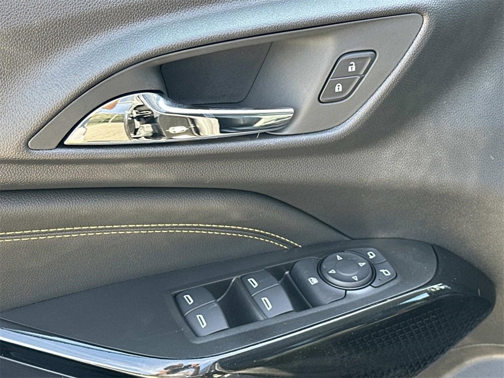 2025 Chevrolet Trax LT photo 12
