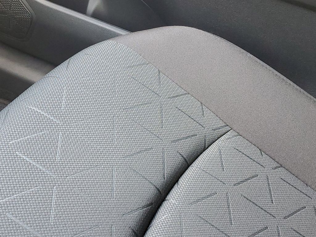 2025 Toyota RAV4 Hybrid XLE photo 22