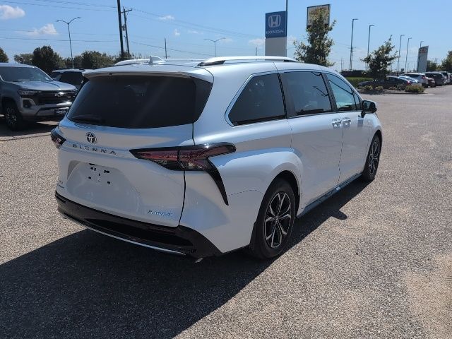 2025 Toyota Sienna Platinum photo 6