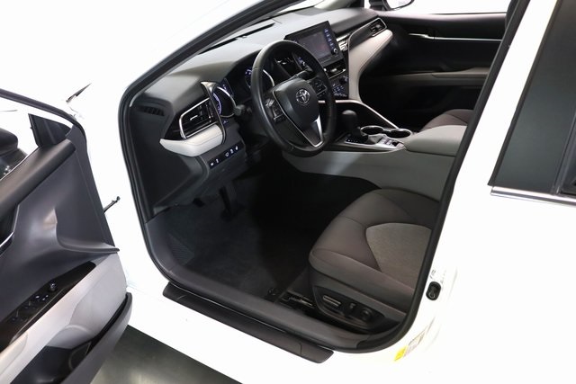 2023 Toyota Camry Hybrid LE photo 17