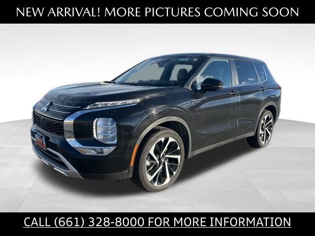2024 Mitsubishi Outlander SE's photo