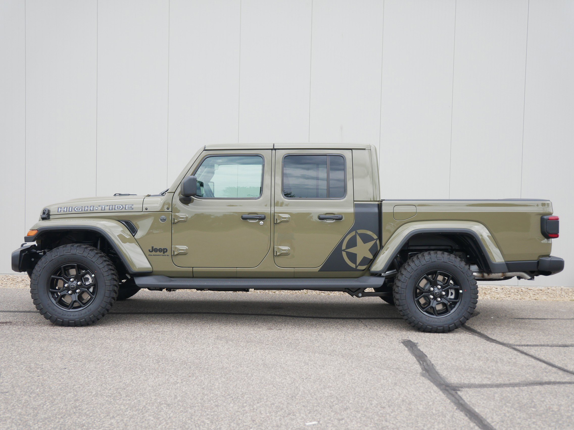 2025 Jeep Gladiator Sport photo 2