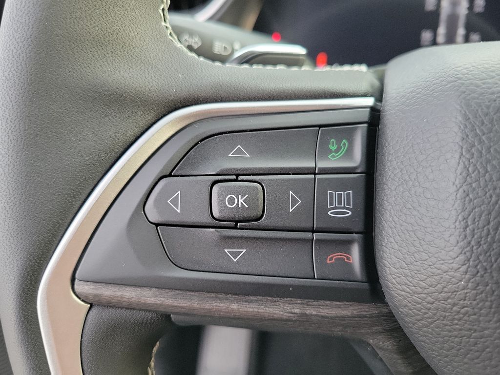 2025 Jeep Grand Cherokee Limited photo 3