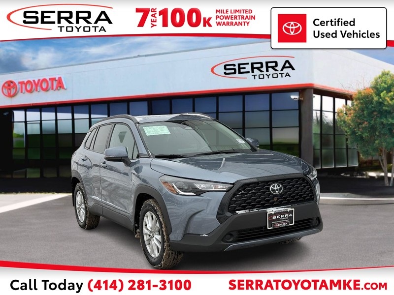 2024 Toyota Corolla Cross LE's photo