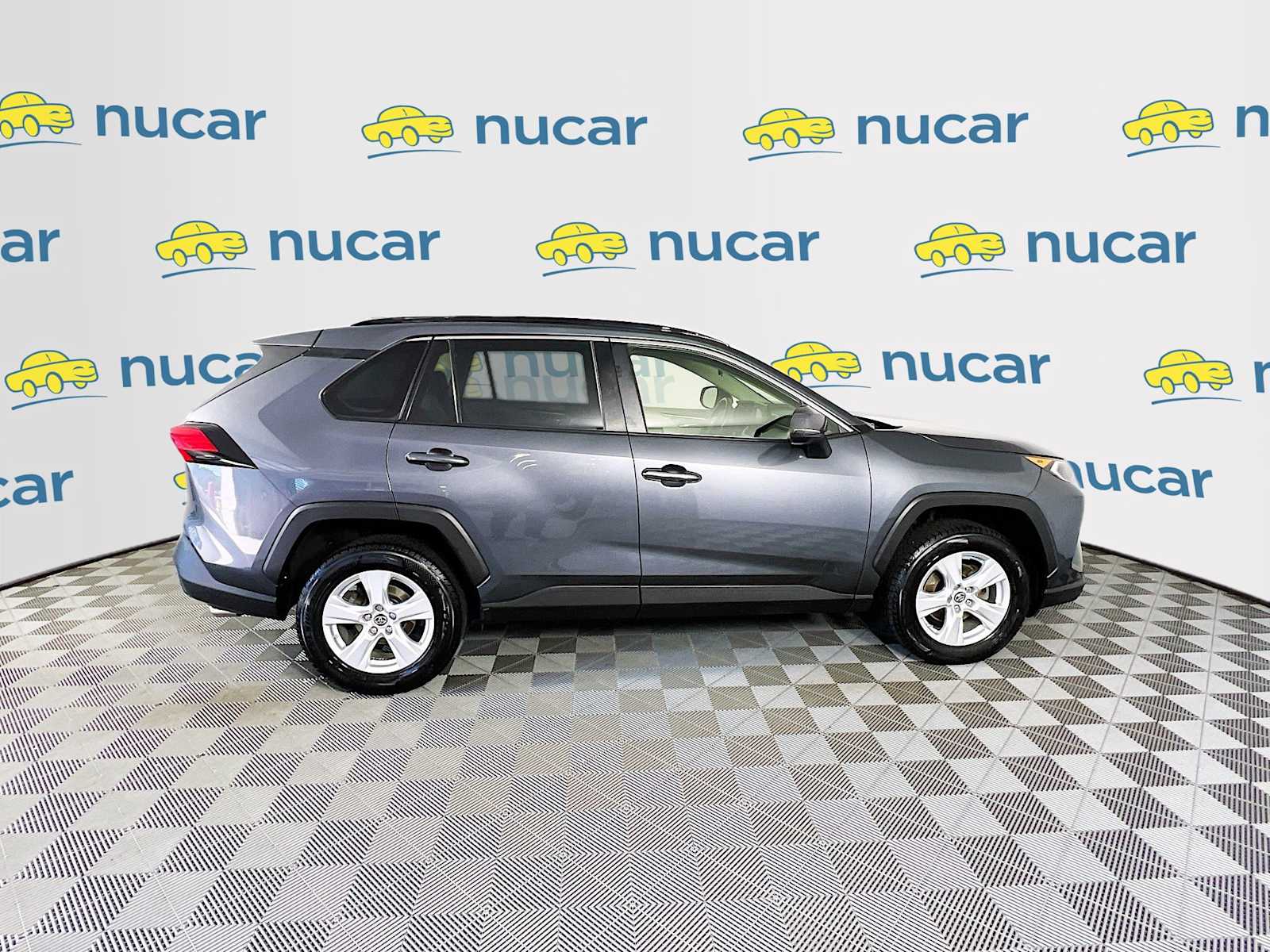 2019 Toyota RAV4 XLE photo 6