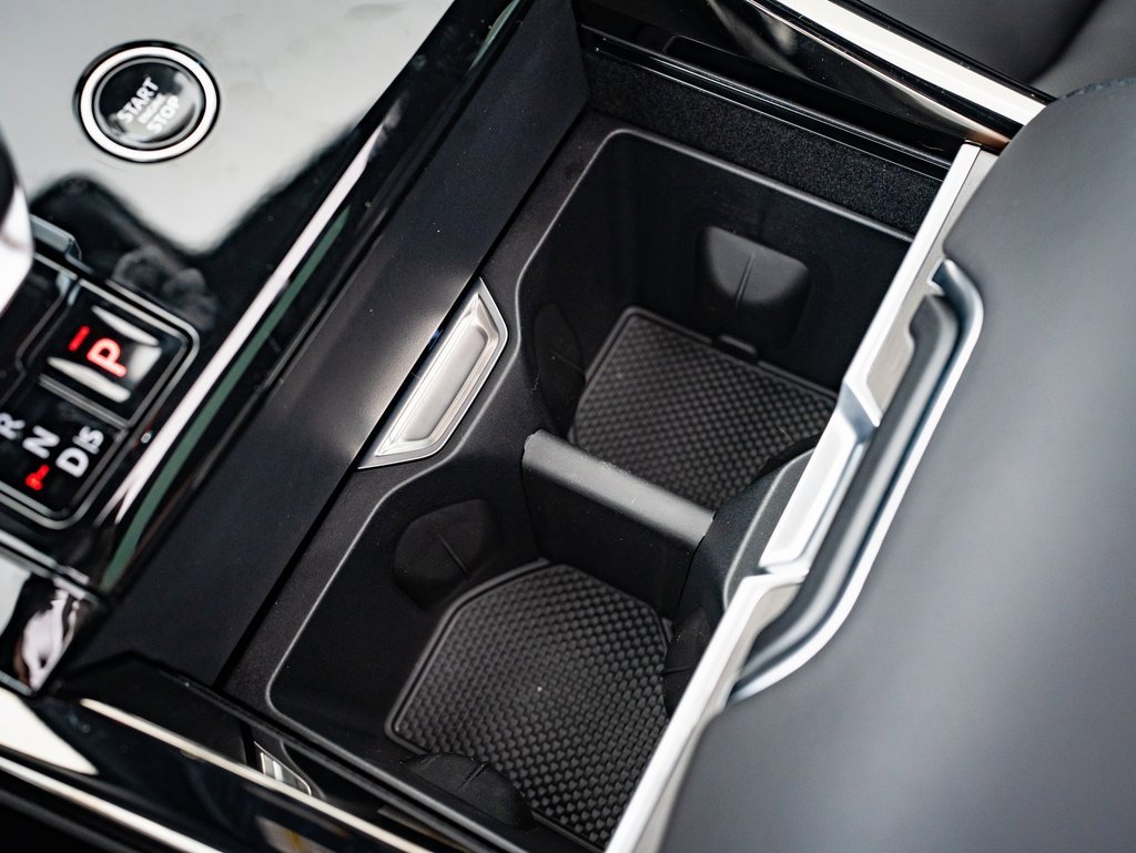 2025 Land Rover Range Rover Sport SE photo 18