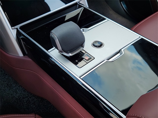 2025 Land Rover Range Rover SE photo 15