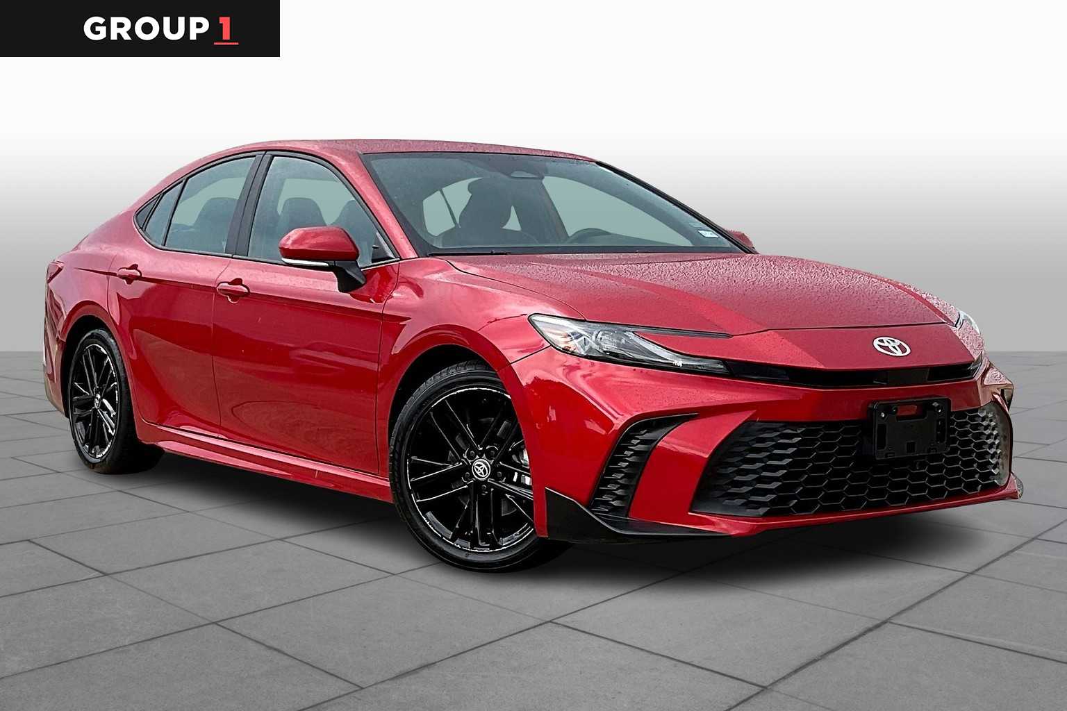 2025 Toyota Camry SE's photo