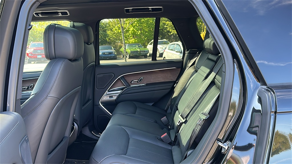 2025 Land Rover Range Rover SE photo 22