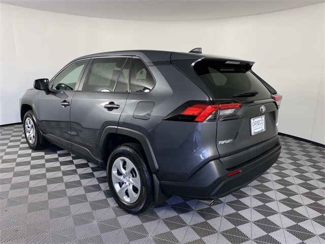 2023 Toyota RAV4 LE photo 2