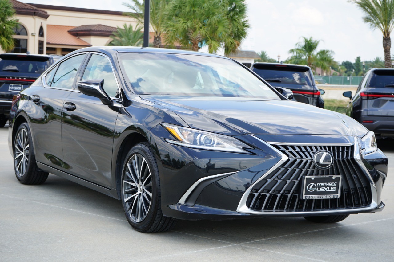 2025 Lexus ES 350 photo 3