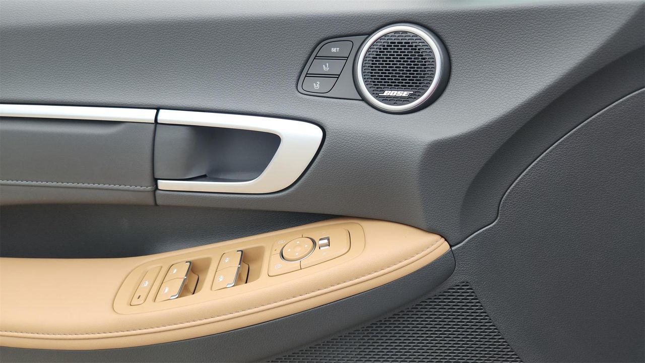 2025 Hyundai Sonata Hybrid Limited photo 16