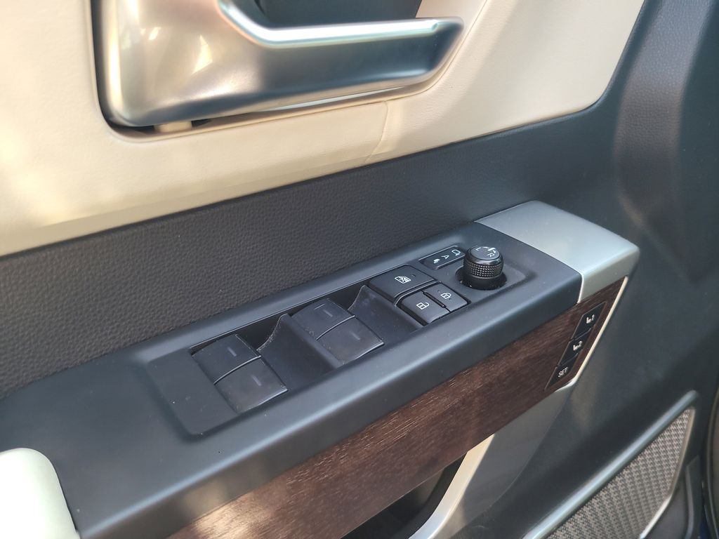 2024 Toyota Sequoia Capstone photo 9