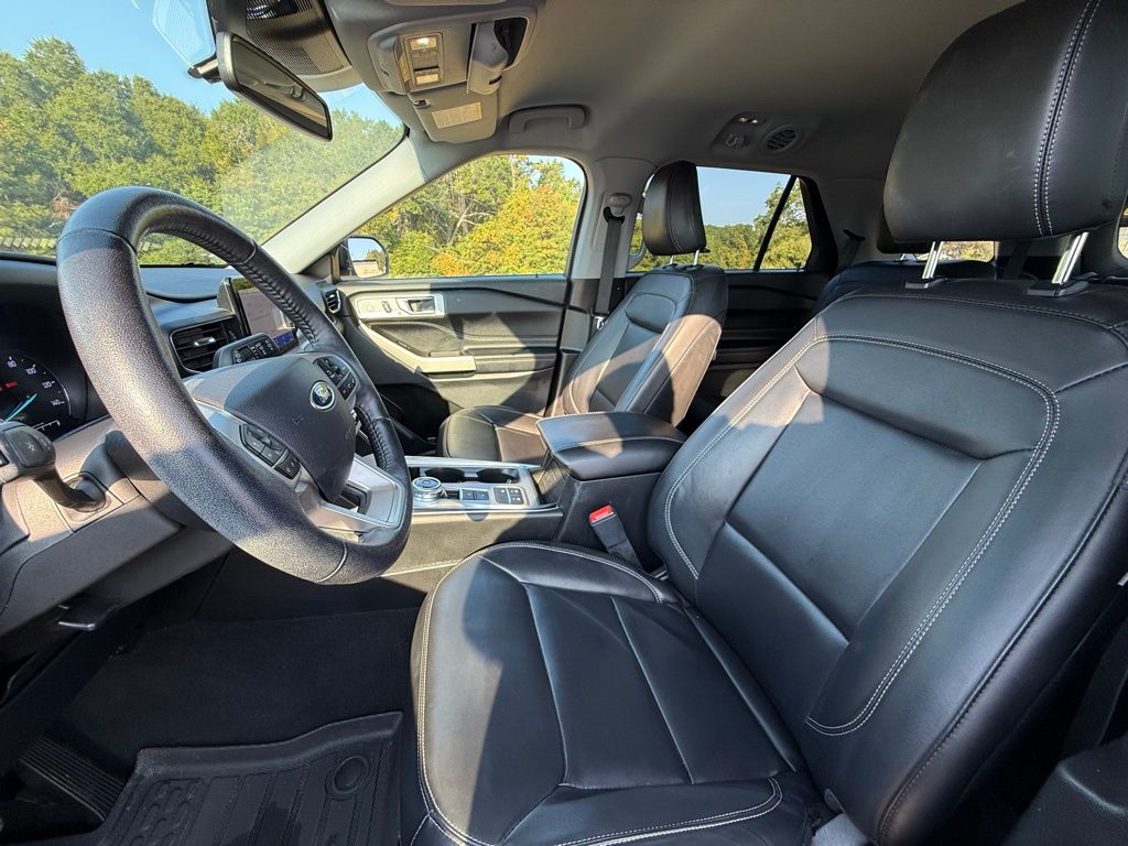 2022 Ford Explorer XLT photo 13