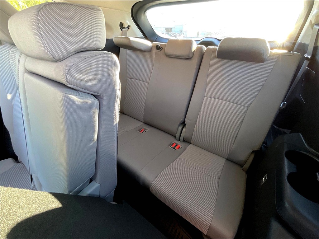 2020 Toyota Highlander Hybrid LE photo 16