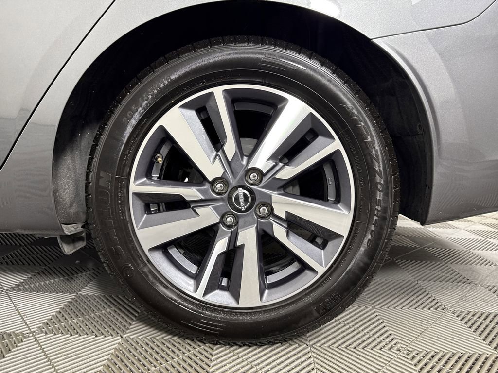 2023 Nissan Versa SV photo 16