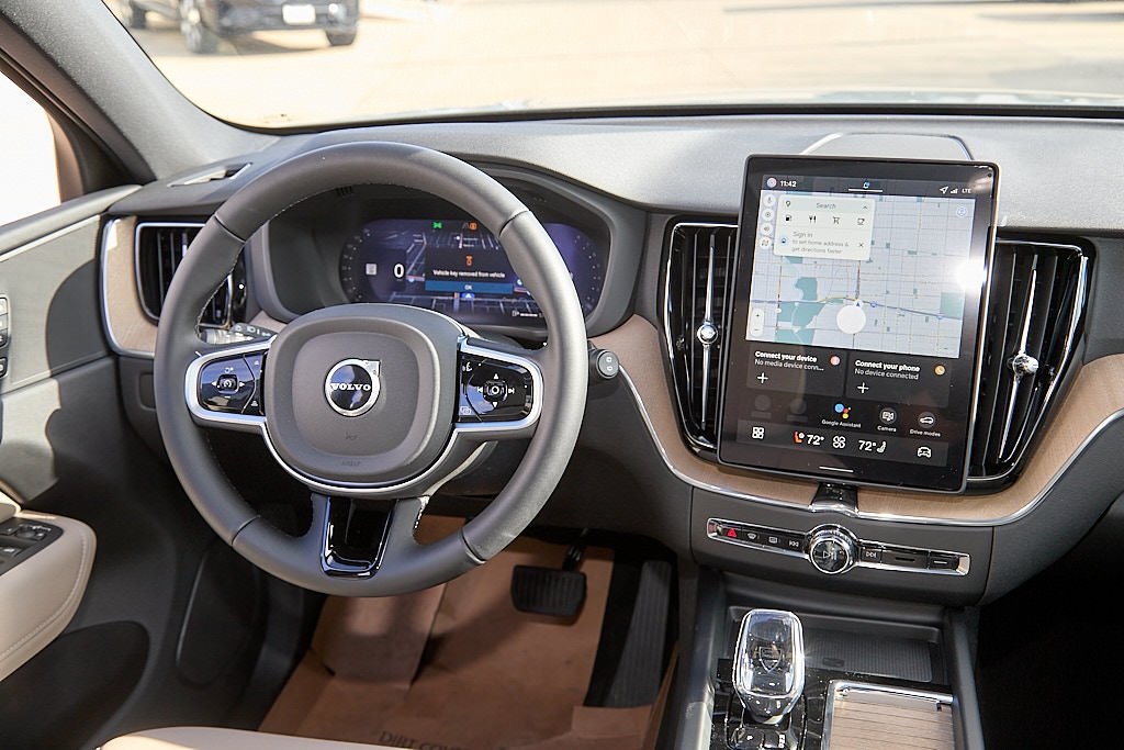 2026 VOLVO XC60 - Image 23