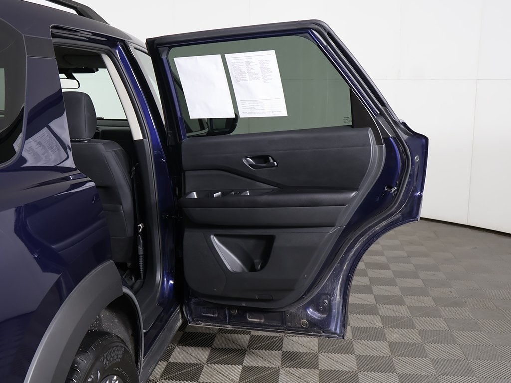 2024 Nissan Pathfinder SV photo 19