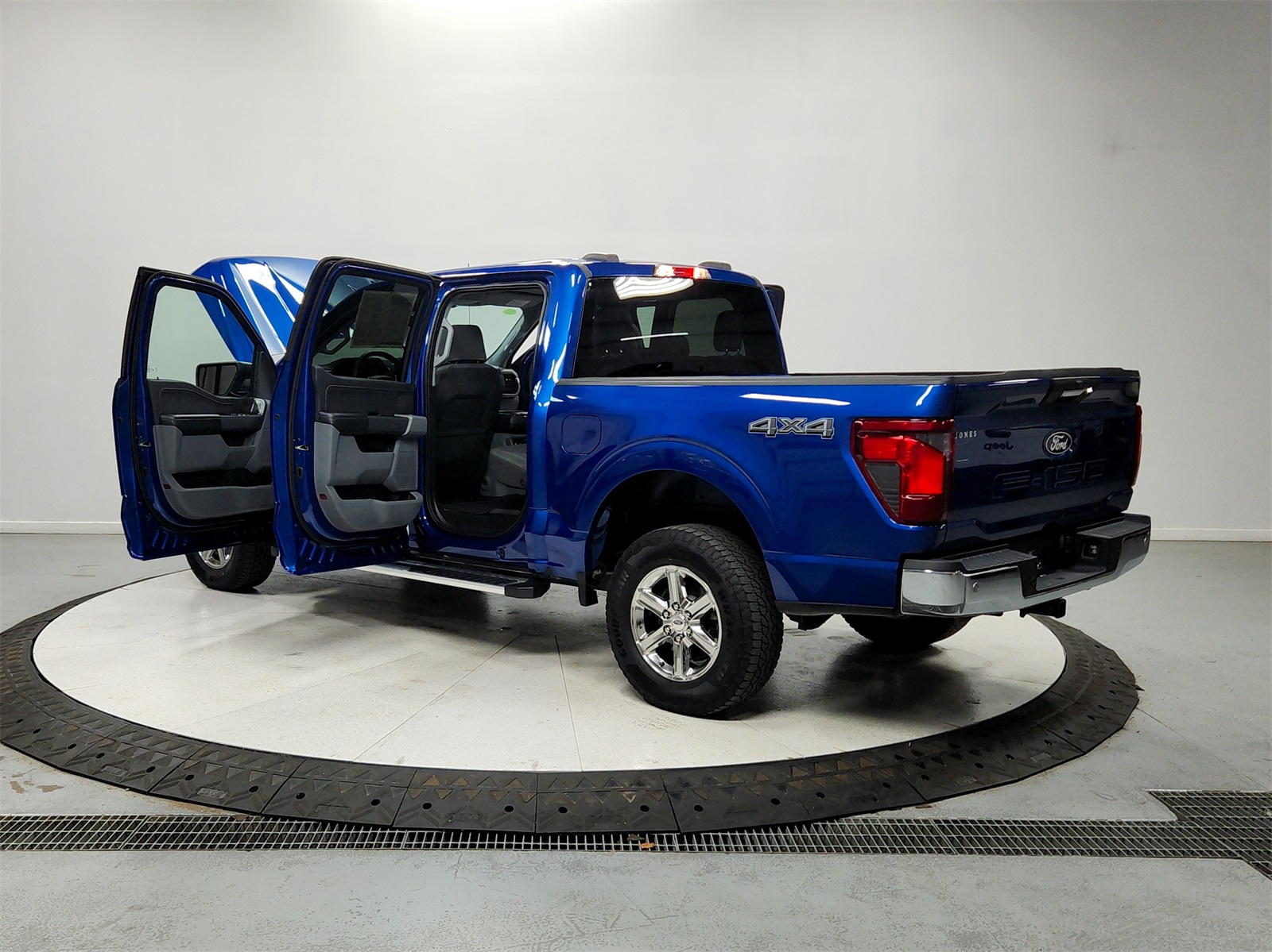 2024 Ford F-150 XLT photo 13