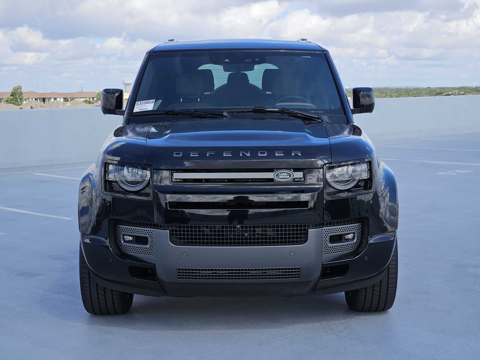 2025 Land Rover Defender 130 V8 photo 2