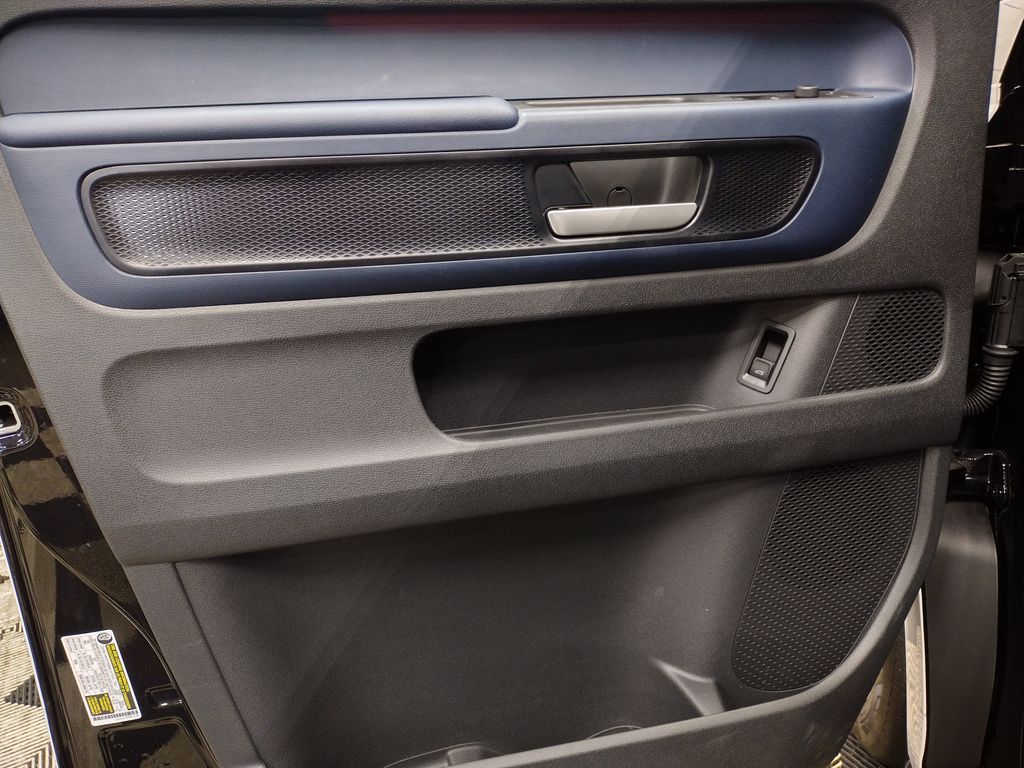 2025 Volkswagen ID. Buzz Pro S photo 37