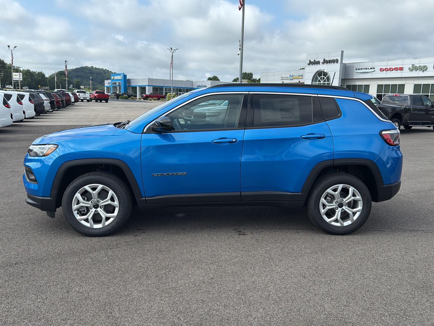 2025 Jeep Compass Latitude photo 3