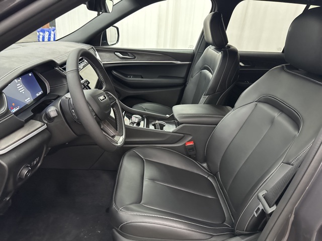 2025 Jeep Grand Cherokee Limited photo 4