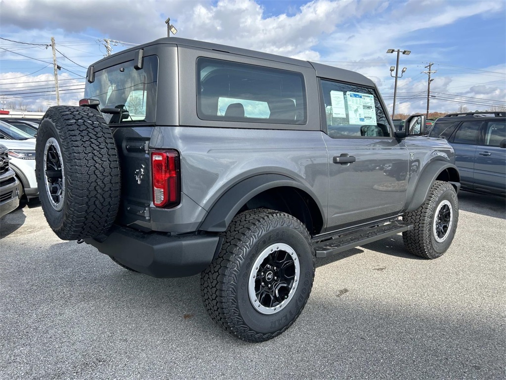 2025 Ford Bronco Base photo 3
