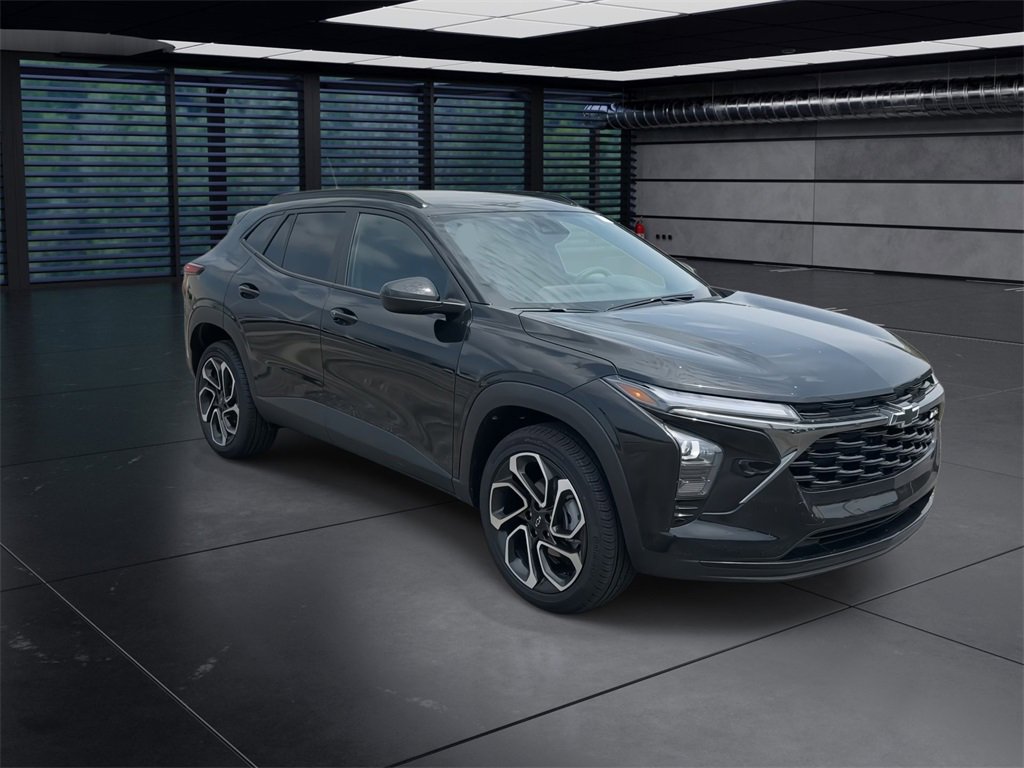 2025 Chevrolet Trax photo 2