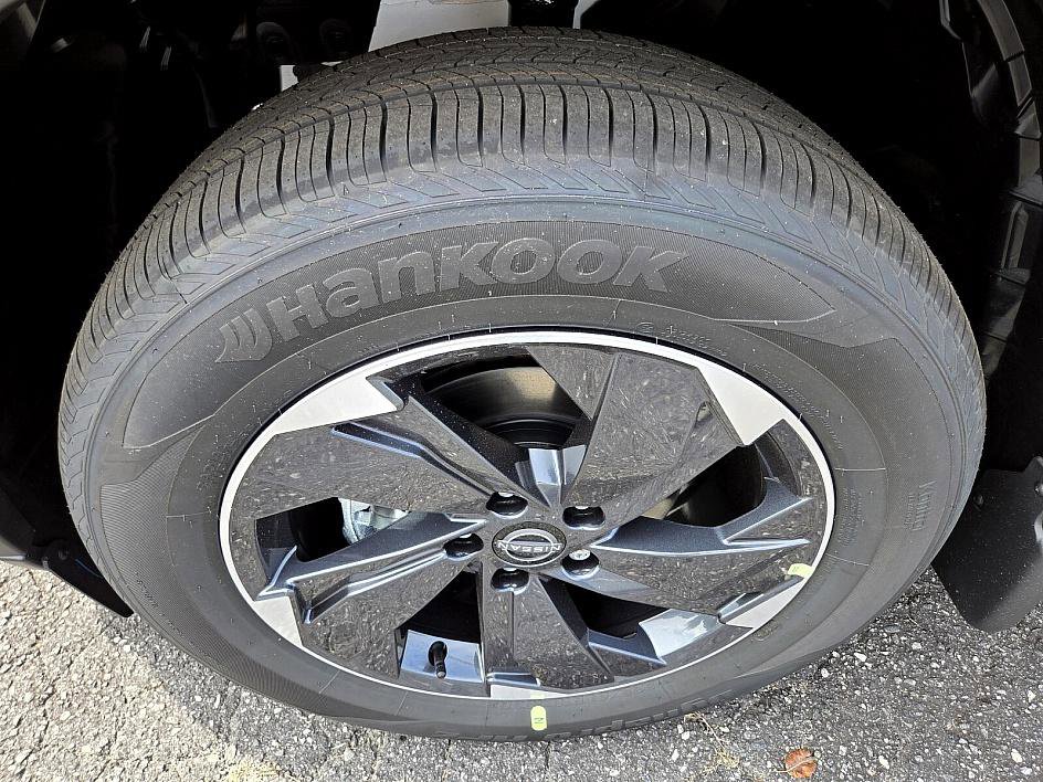 2026 Nissan Rogue SV photo 13