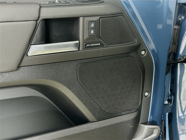 2025 Land Rover Defender 110 S photo 19