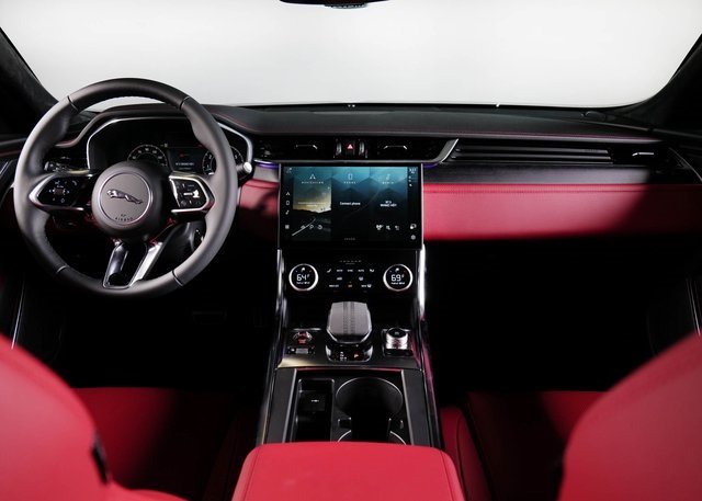 2024 Jaguar XF R-Dynamic SE photo 4