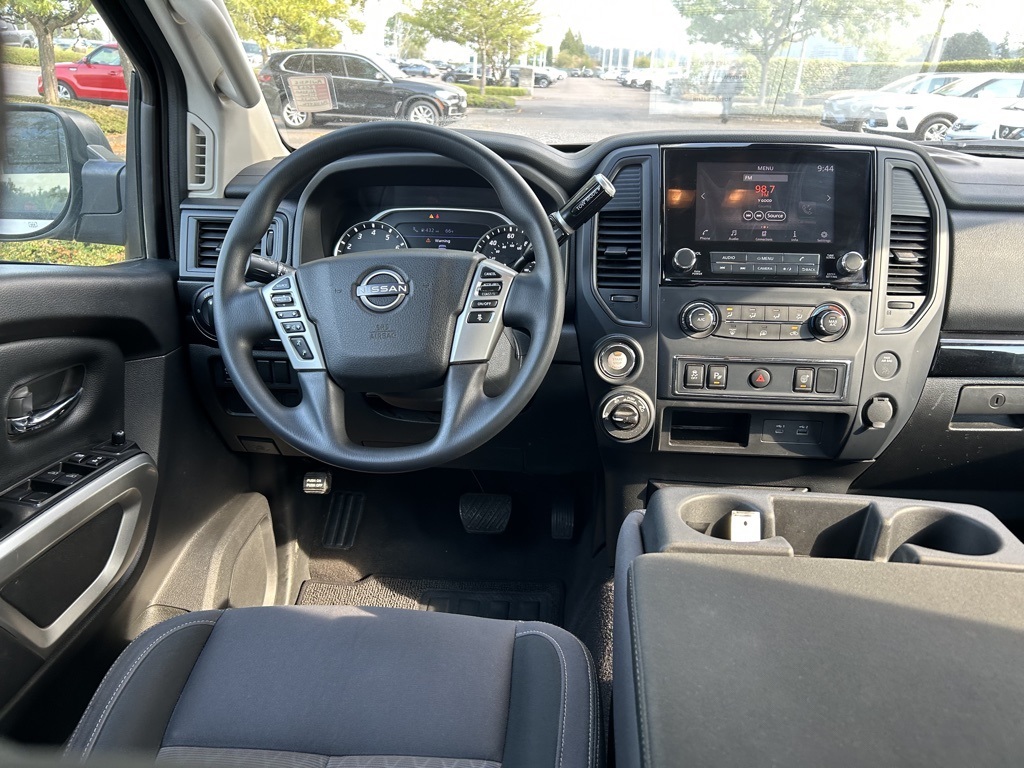 2023 Nissan Titan SV photo 2
